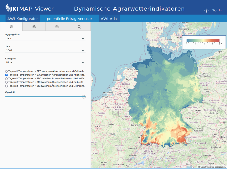 Es ist die Karte Deutschland zu sehen, sowie eine Legende mit einem Farbverlauf von blau nach Rot. Blau steht für 0 Tage und Rot für 20 Tage. Die Karte bezieht sich auf das Jahr 2002 und zeigt die Tage zwischen Ährenschieben und Milchreife bei denen es über 27 °C warm war.  Auf der Karte Deutschlands ist zu erkennen, dass die nördlichen und mittleren Regionen blau bis grün eingefärbt sind, also zwischen 0 bis ca. 8 Tage. Die südlichen Regionen sind eher gelb bis rot eingefärbt, also zwischen 8 bis 20 Tage.